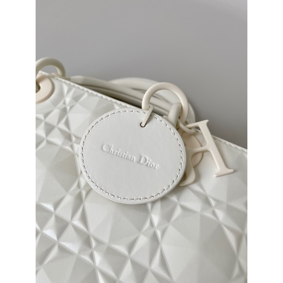 D*or lady d-joy medium bag in white calfskin with diamond motif