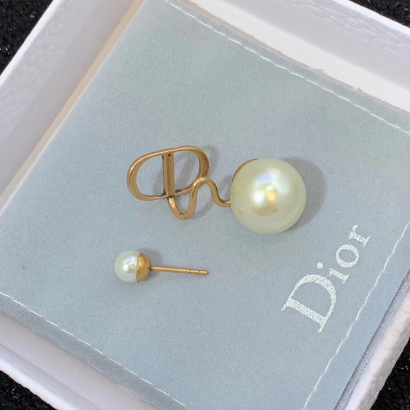 D*or tribales ear jewelry in antique gold-finish metal and pearls