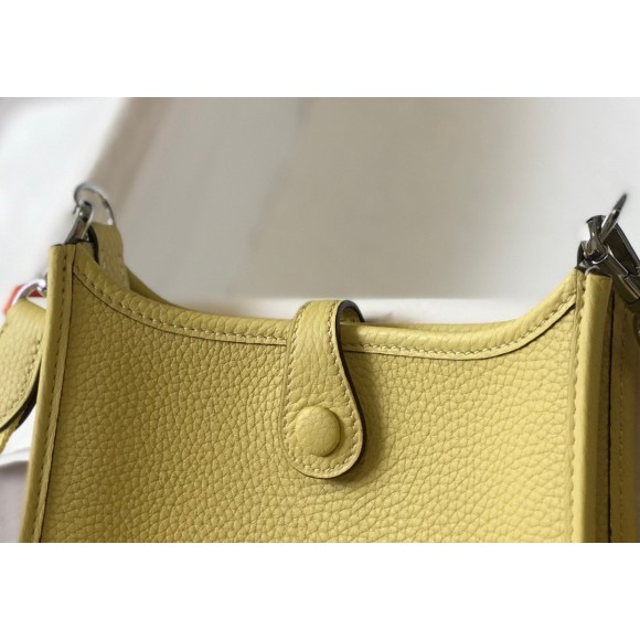 H**mes evelyne iii mini bag in jaune poussin clemence leather