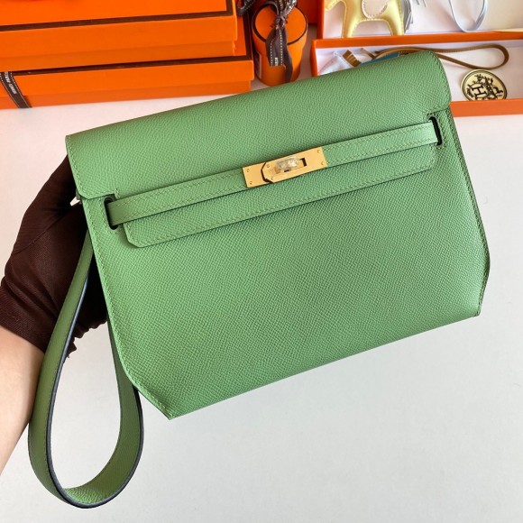 H**mes kelly depeches 25 pouch in vert criquet epsom calfskin