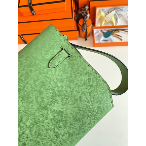 H**mes kelly depeches 25 pouch in vert criquet epsom calfskin