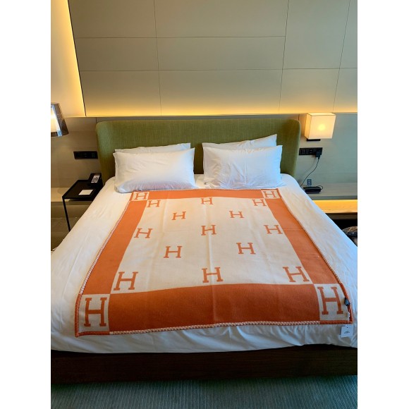 H**mes avalon throw blanket in orange wool and cashmere