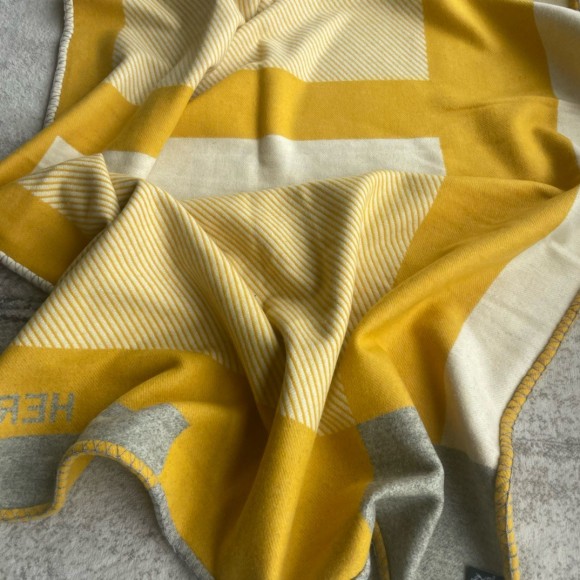 H**mes h riviera blanket in yellow wool and cashmere