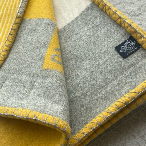 H**mes h riviera blanket in yellow wool and cashmere