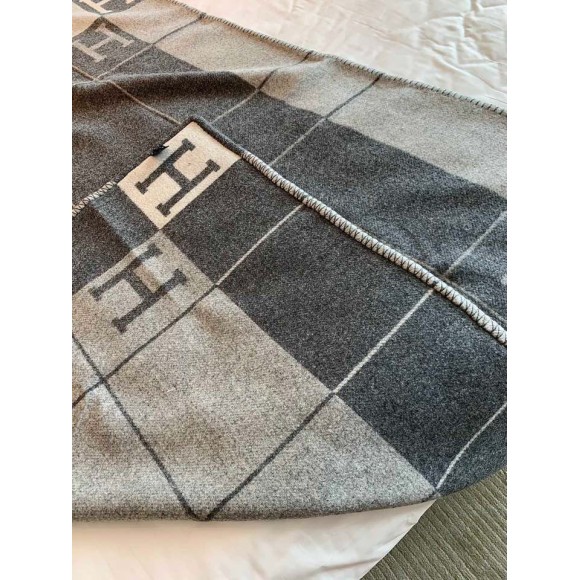 H**mes avalon iii throw blanket in grey wool and cashmere