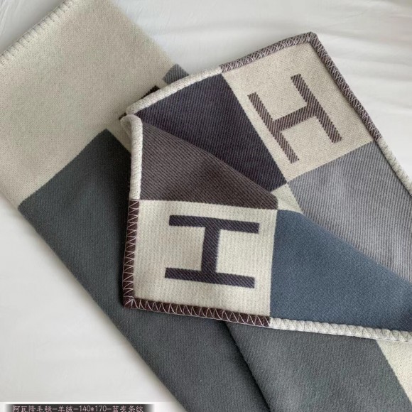 H**mes avalon vibration throw blanket in grey wool and cashmere