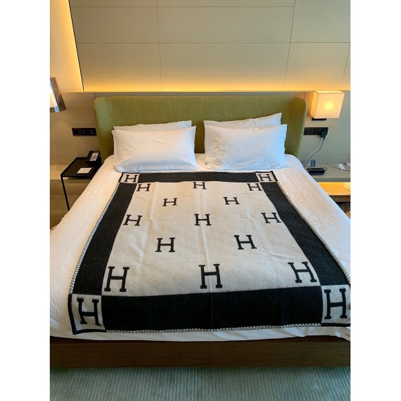 H**mes avalon throw blanket in black wool and cashmere