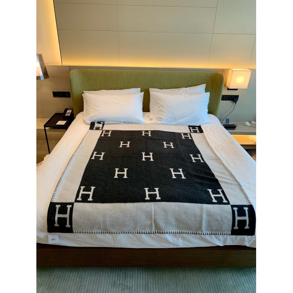 H**mes avalon throw blanket in black wool and cashmere