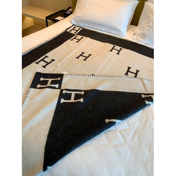 H**mes avalon throw blanket in black wool and cashmere