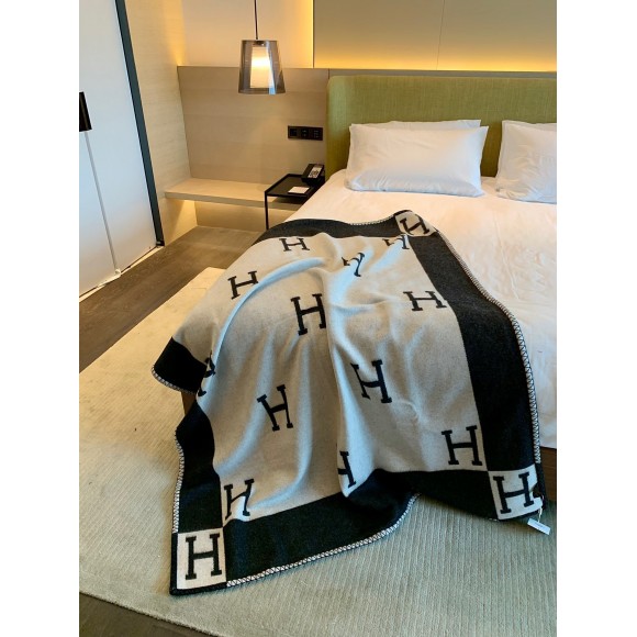 H**mes avalon throw blanket in black wool and cashmere