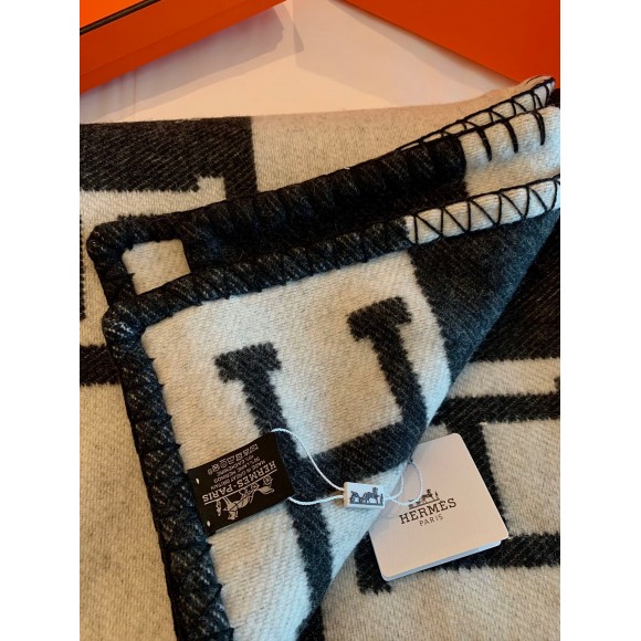 H**mes avalon throw blanket in black wool and cashmere