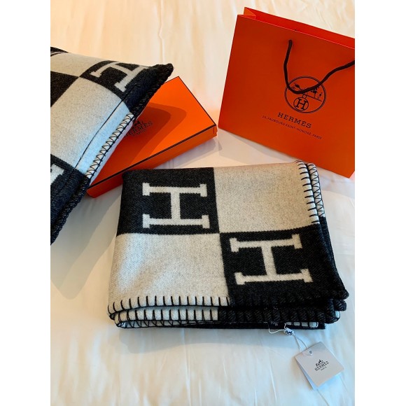 H**mes avalon throw blanket in black wool and cashmere