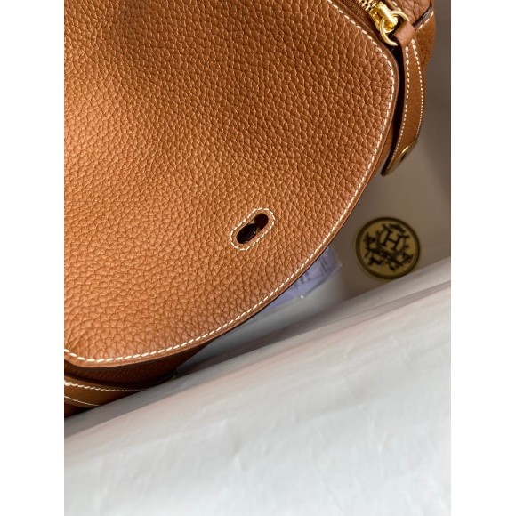 Hermes Lindy 26 Handmade Bag In Gold Clemence Leather Hermes Lindy 26 Handmade Bag In Gold Clemence Leather