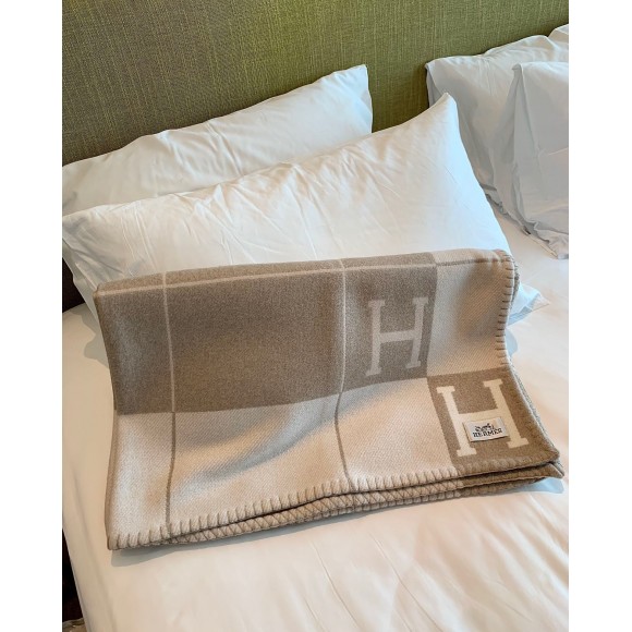 H**mes avalon iii throw blanket in beige wool and cashmere