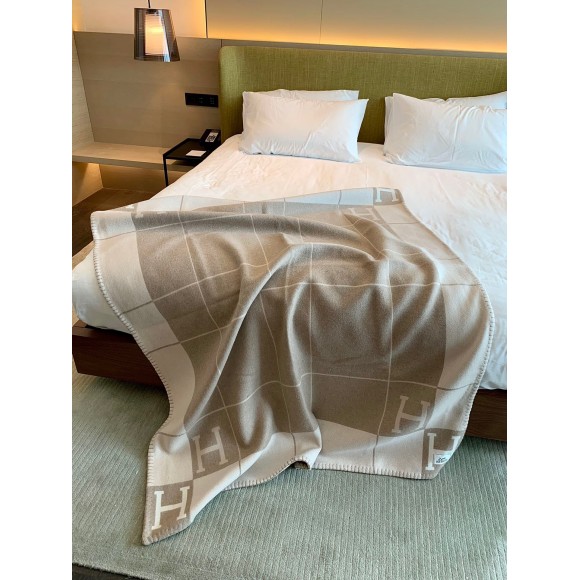 H**mes avalon iii throw blanket in beige wool and cashmere