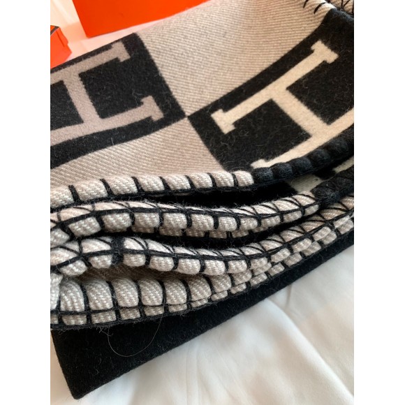 H**mes avalon iii throw blanket in black wool and cashmere