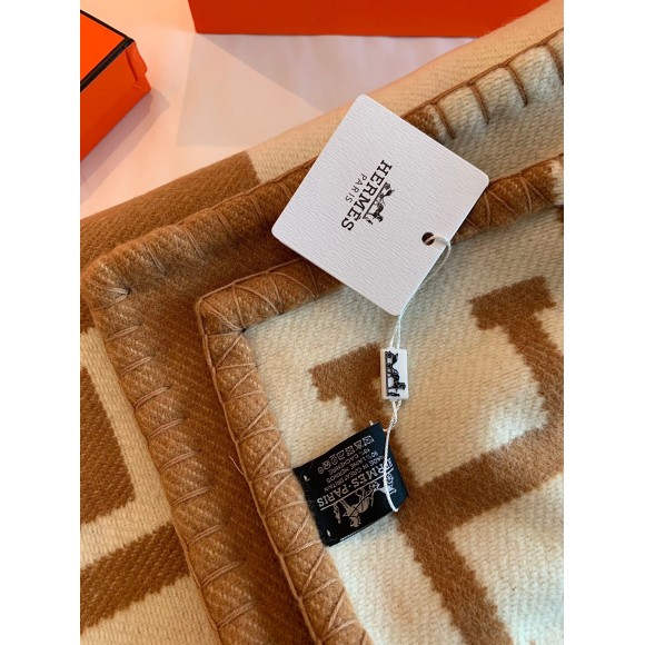 H**mes avalon throw blanket in camel wool and cashmere