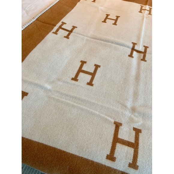 H**mes avalon throw blanket in camel wool and cashmere