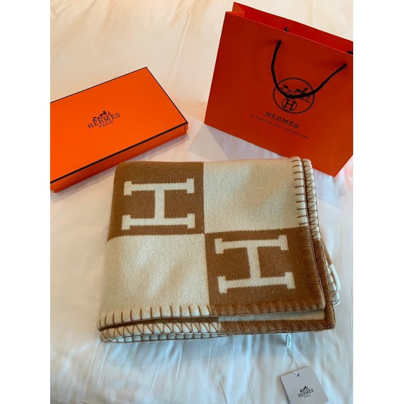 H**mes avalon throw blanket in camel wool and cashmere