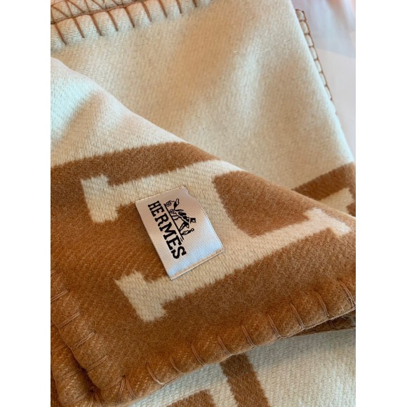 H**mes avalon throw blanket in camel wool and cashmere