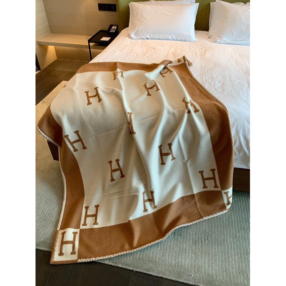 H**mes avalon throw blanket in camel wool and cashmere