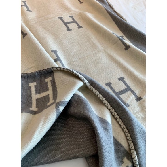 H**mes avalon throw blanket in grey wool and cashmere