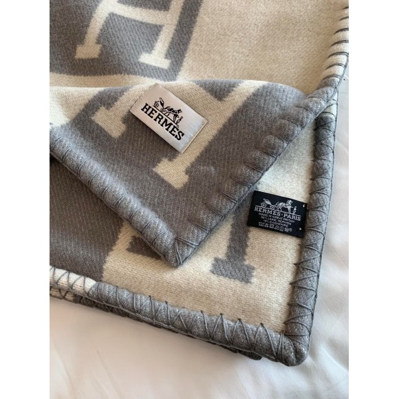 H**mes avalon throw blanket in grey wool and cashmere