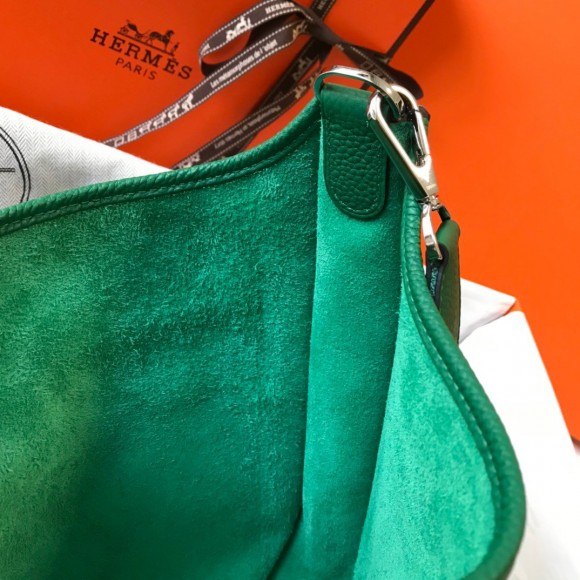 H**mes evelyne iii 29 bag in vert vertigo clemence leather