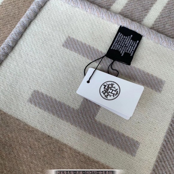 H**mes avalon vibration throw blanket in naturel wool and cashmere