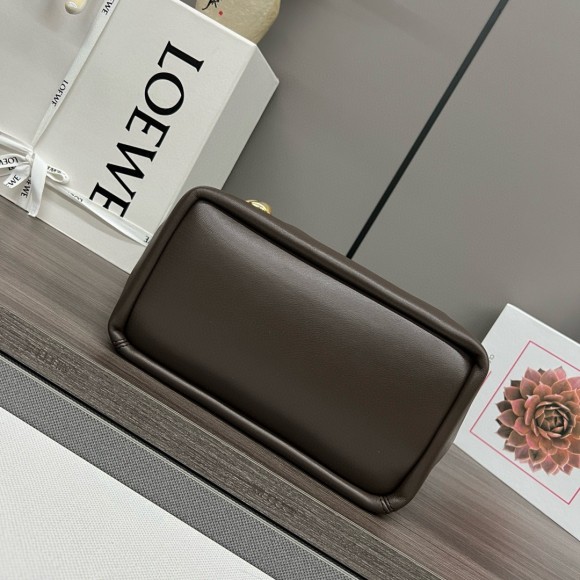 Loewe Small Squeeze Bag in Chocolate Nappa Lambskin Loewe Small Squeeze Bag in Chocolate Nappa Lambskin