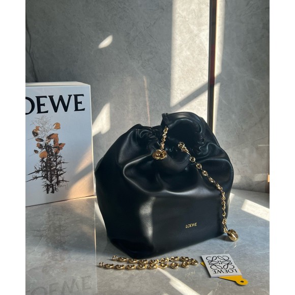 Loewe Medium Squeeze Bag in Black Nappa Lambskin Loewe Medium Squeeze Bag in Black Nappa Lambskin