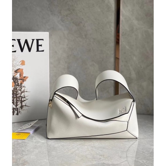 Loewe Puzzle Hobo Bag In White Nappa Calfskin Loewe Puzzle Hobo Bag In White Nappa Calfskin