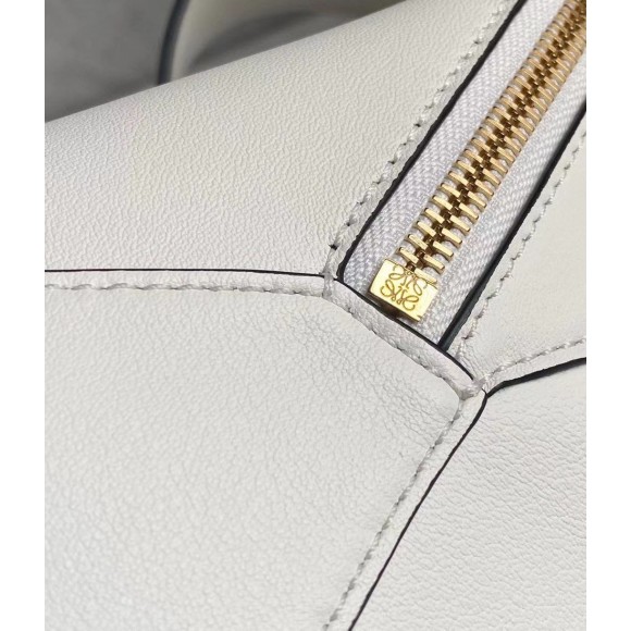 Loewe Puzzle Hobo Bag In White Nappa Calfskin Loewe Puzzle Hobo Bag In White Nappa Calfskin