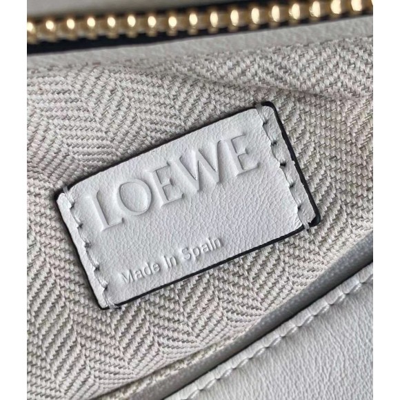 Loewe Puzzle Hobo Bag In White Nappa Calfskin Loewe Puzzle Hobo Bag In White Nappa Calfskin
