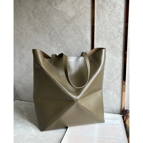 Loewe Large Puzzle Fold Tote Bag in Dark Green Calfskin Loewe Large Puzzle Fold Tote Bag in Dark Green Calfskin