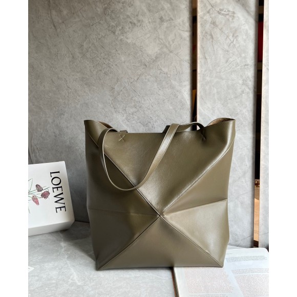 Loewe Large Puzzle Fold Tote Bag in Dark Green Calfskin Loewe Large Puzzle Fold Tote Bag in Dark Green Calfskin