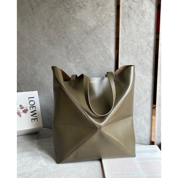 Loewe Large Puzzle Fold Tote Bag in Dark Green Calfskin Loewe Large Puzzle Fold Tote Bag in Dark Green Calfskin
