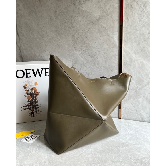 Loewe Large Puzzle Fold Tote Bag in Dark Green Calfskin Loewe Large Puzzle Fold Tote Bag in Dark Green Calfskin