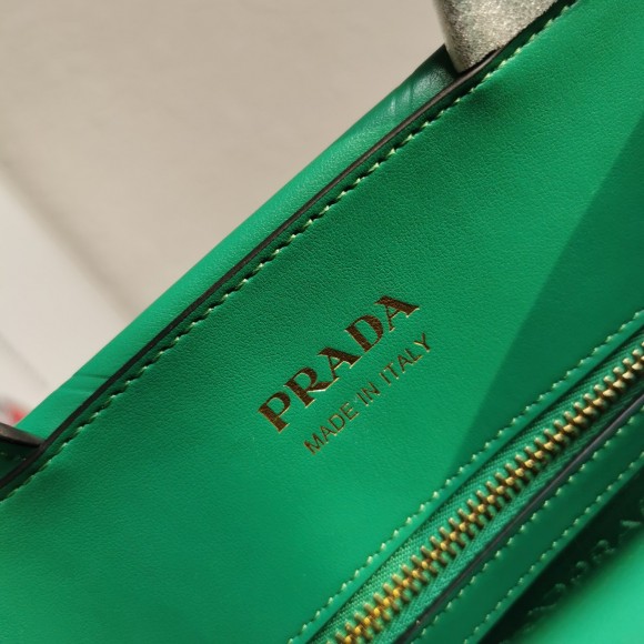 Pra*a symbole small bag with topstitching in green leather