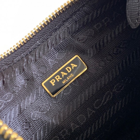 Prada Re-Edition 2005 Shoulder Bag In Black Saffiano Leather Prada Re-Edition 2005 Shoulder Bag In Black Saffiano Leather