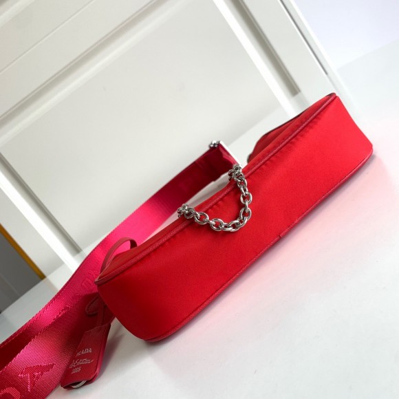 Prada Re-Edition 2005 Shoulder Bag In Red Re-Nylon Prada Re-Edition 2005 Shoulder Bag In Red Re-Nylon