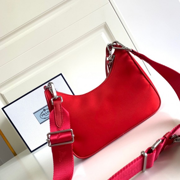 Prada Re-Edition 2005 Shoulder Bag In Red Re-Nylon Prada Re-Edition 2005 Shoulder Bag In Red Re-Nylon
