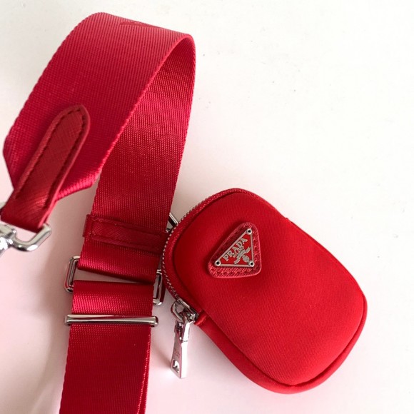 Prada Re-Edition 2005 Shoulder Bag In Red Re-Nylon Prada Re-Edition 2005 Shoulder Bag In Red Re-Nylon