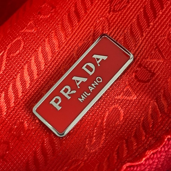 Prada Re-Edition 2005 Shoulder Bag In Red Re-Nylon Prada Re-Edition 2005 Shoulder Bag In Red Re-Nylon