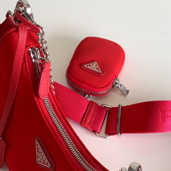 Prada Re-Edition 2005 Shoulder Bag In Red Re-Nylon Prada Re-Edition 2005 Shoulder Bag In Red Re-Nylon