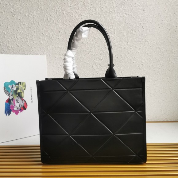 Pra*a symbole medium bag with topstitching in black leather