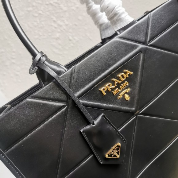 Pra*a symbole medium bag with topstitching in black leather