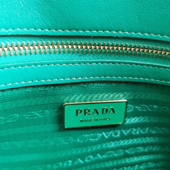 Pra*a symbole large bag in green/white jacquard fabric