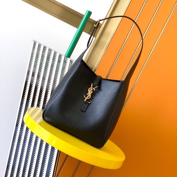 Saint Laurent Le 5 À 7 Soft Small Shoulder Bag in Black Leather Saint Laurent Le 5 À 7 Soft Small Shoulder Bag in Black Leather