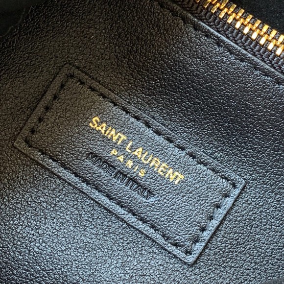 Saint Laurent Le 5 À 7 Soft Small Shoulder Bag in Black Leather Saint Laurent Le 5 À 7 Soft Small Shoulder Bag in Black Leather